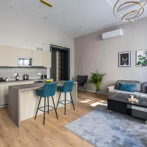 Luxurious & Spacious In The Kertesz Street Apartment